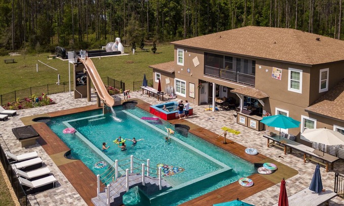 Groveland Casa | Capacidad para 54 personas - Juego "Never BORED" Themed House 2. 0 - The Great Escape Parkside
