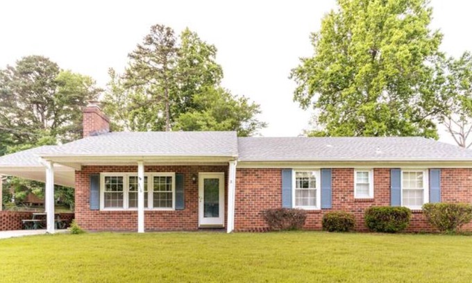 Danville Casa | Sleeps 6 / Central Location / Quiet / Great for Small Groups