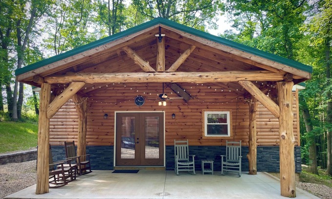 Blissfield Cabina | Sleeps 6, forested seclusion, wildlife galore!
