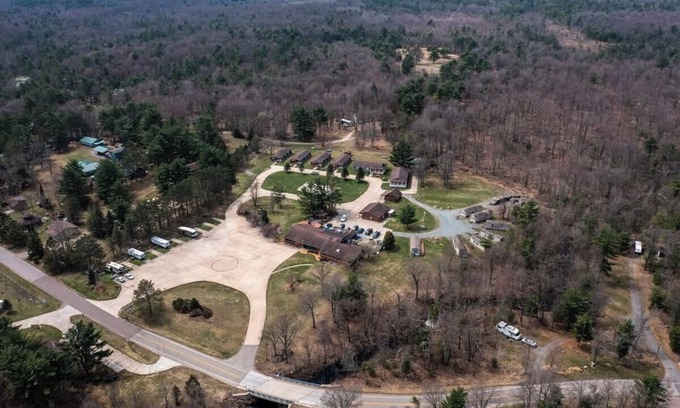 Neillsville Cabina | A short walk outside your cabin you can enjoy a great meal and at the Riviera Pub and Grill