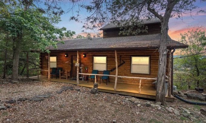 Eureka Springs Casa | Sleeps 6, Hot Tub, River Views