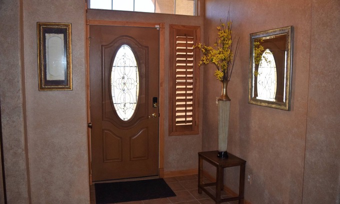 Desert Harbor Casa | Sleeps 6 Near Golf, Hiking…Minutes to Shopping & Sport Stadiums. Pets welcomed