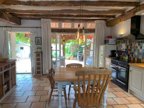 Saint-Meard-de-Gurcon Casa | Sleeps 6 Vineyard Escape- PetsOK & Airport Access