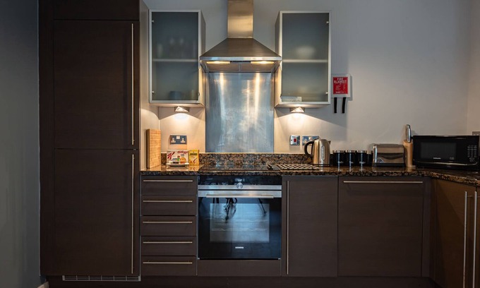Bray on Thames Apartamento | ✪Sleeps 7 , Central Maidenhead, Free Parking, WiFi, Netflix, Perfect for Groups✪