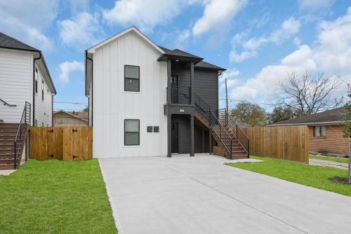 Southeast Houston Casa | Sleeps 7 Newly Built 10 min from All major attractions