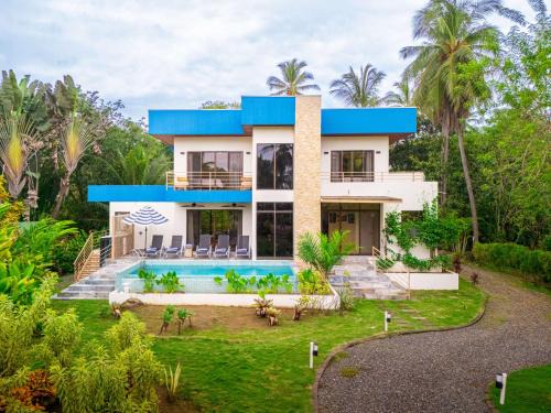 Parrita Casa | Sleeps 8-beachfront-private Pool-wildlife-100mb