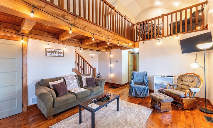 Dundee Casa | Sleeps 8, cozy, secluded