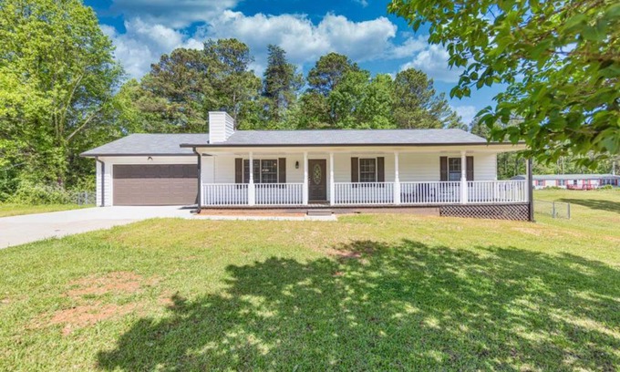 Buford Casa | Sleeps 8, Lake Lanier Hidden Gem