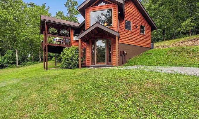 Champion Cabina | Spacious Mountain Lodge~Secluded Escape, Your Base in the Laurel Highlands!