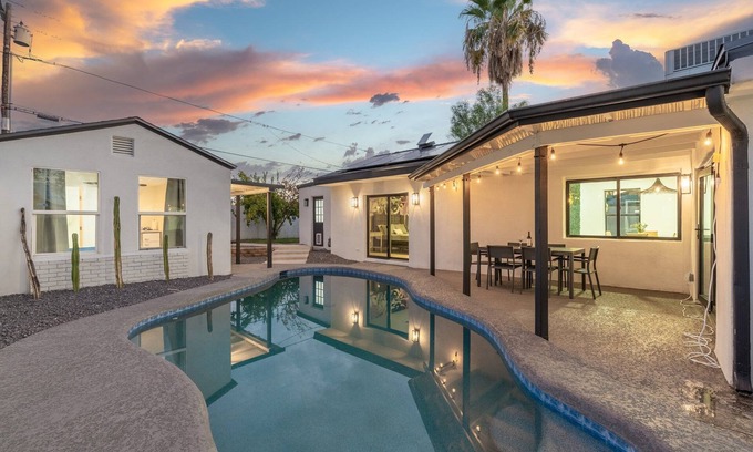 Coronado Casa | Sleeps 8 | Pool | Centrally Located Oasis