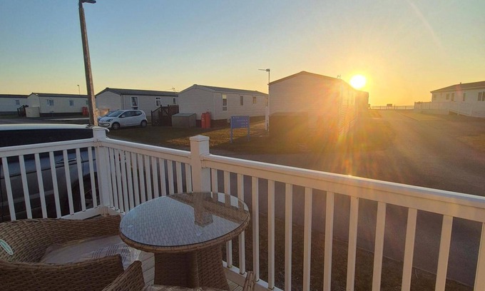 Morecambe Cabina | Sleeps 8-sea View-pets-pool-parking