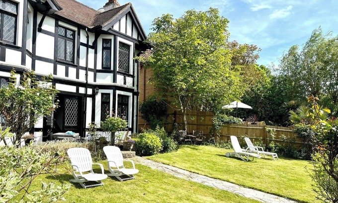 Wraysbury Casa | Sleeps 8 Thamefront Gem w/ Petsok, Free Parking