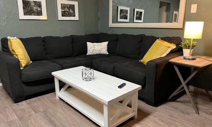Pittsburgh Condominio | Sleeps up to 10! Large Condo w/ 6 Beds + WIFI!