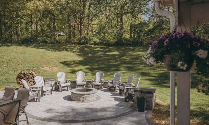 Wagontown Casa | Sleeps up to 18 people, perfect for a family getaway