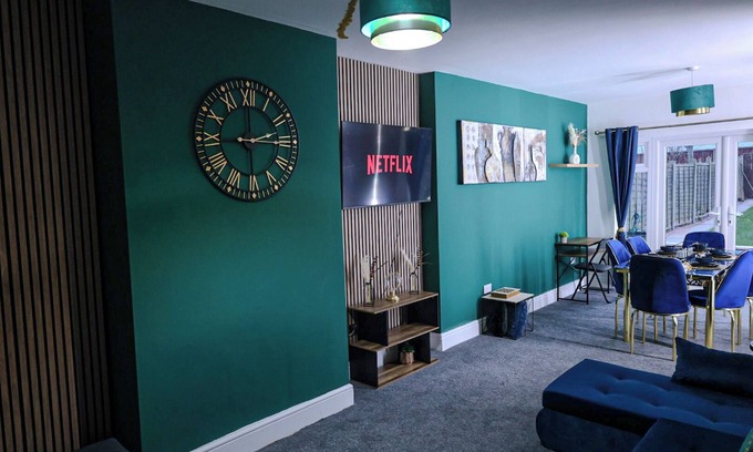 Hall Green Casa | Sleeps17 Bliss 7-Bedroom Luxury Escape Birmingham