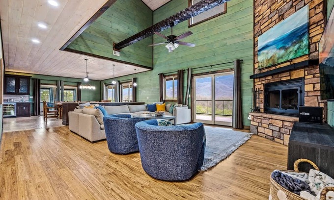 Gatlinburg - Pigeon Forge Apartamento | Sleeps18 Views 2 Hottubs Family Reunion Retreat