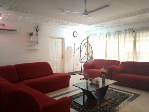 Kumasi Apartamento | Sleeps8- Private Secure Parking- Garden- AirCon