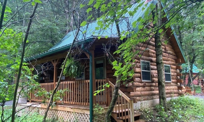 Leeper Cabina | Sleepy Bear Log Cabin near Cook Forest State Park