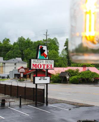 Gatlinburg Hotel | Sleepy Bear Motel