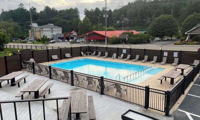 Gatlinburg Hotel | Sleepy Bear Motel