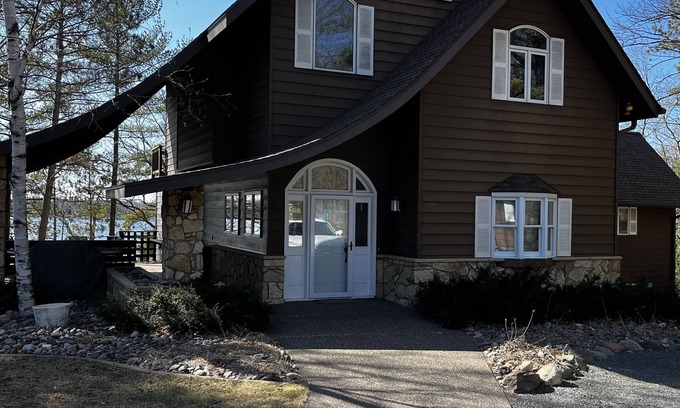 Amery Casa | Sleepy Deer Chalet! Spacious, Well-Appointed home on Beautiful Lake Wapogasset!