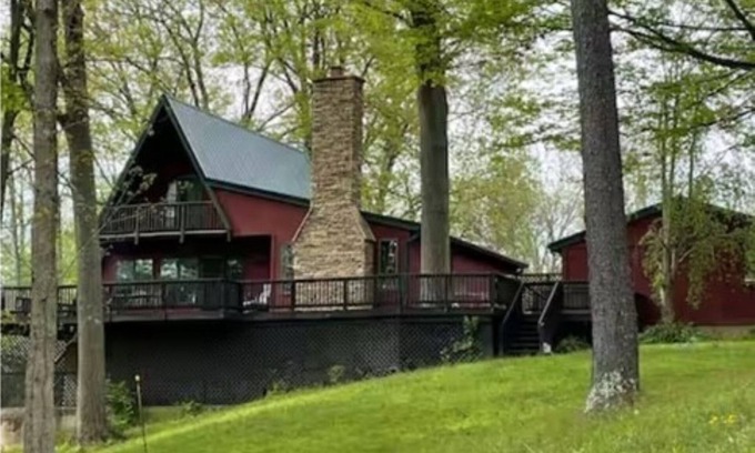 Hillsboro Cabina | Sleepy Hollow Large 4 Bedroom Lakefront House in Rocky Fork Lake