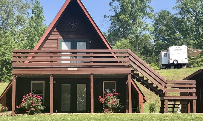 Quebeck Casa | Slice of Heaven on the Caney Fork River
