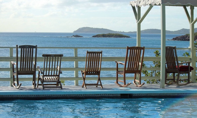 Bolongo Bay Condominio | Justo en el agua! Slice of Paradise.
