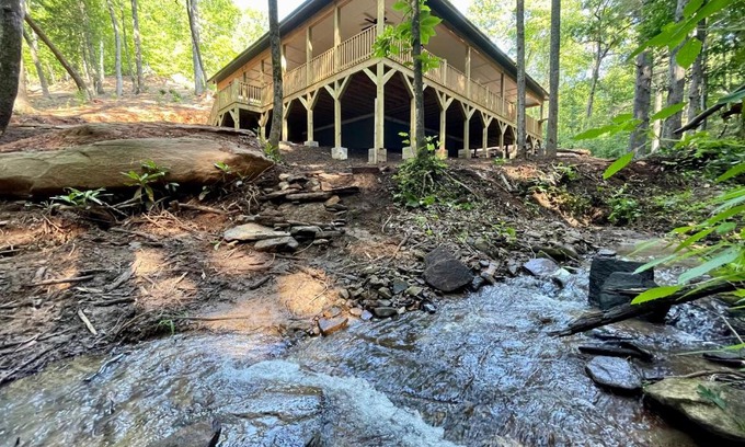 Old Fort Casa | Sliding Rock -A Creekside Cottage w7 acres, Waterfalls & Hiking