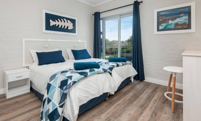 Kleinbaai Otro | Slip-A-Way Lodge 5 bed Sleeps 10