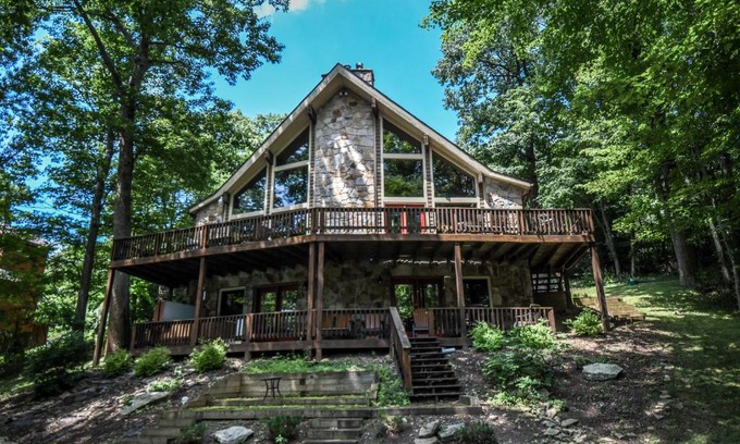 McHenry Casa | Slip Away Chalet