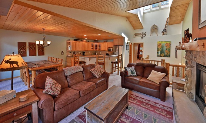 Old Town Casa | Slopeside 204 Kinney 3 Bedroom Townhouse by RedAwning