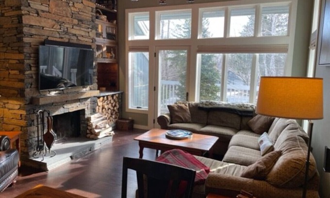 Stratton Mountain Apartamento | Slopeside E-10 ski in ski out the door