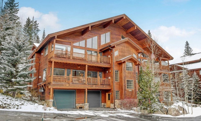 Old Town Casa | Slopeside Luxury Chalet 113 D I Hot Tub I Great Views I Best Price I Discounted Attractions
