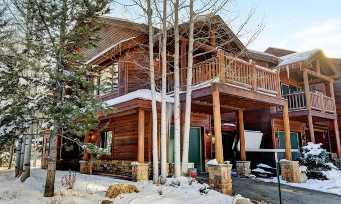 Old Town Casa | Slopeside Luxury Chalet 100 I Hot Tub I Great Views I Best Price I Discounted Attractions