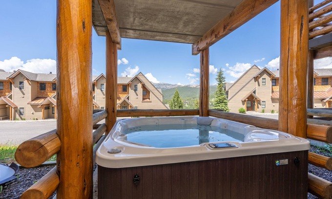 Saddle Ridge Casa | Casa adosada Slopeside con acceso directo a la piscina, jacuzzi privado y acceso de pago a la piscina compartida