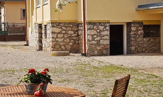 Brzotin Casa | Eslovaquia; espacio, tranquilidad y un montón de oportunidades! Sea bienvenido en Strawberry House!