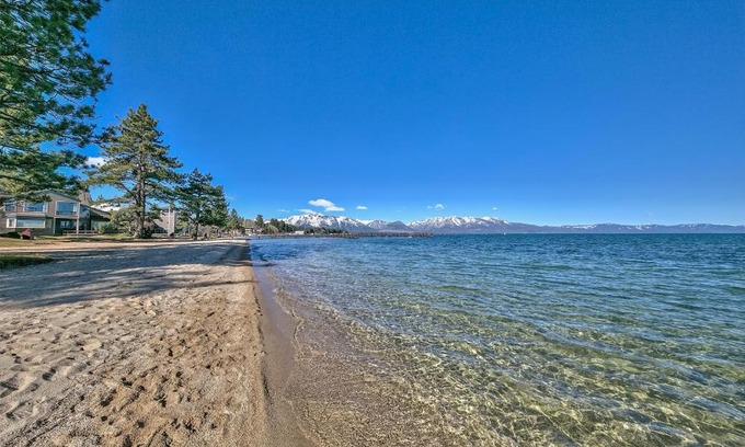 South Lake Tahoe Casa | Slt Home Private Beach, Pool & Heavenly Ski Resort Townhouse