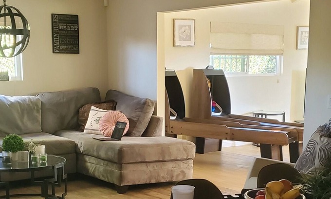 Fountain Valley Casa | slumber in a beautiful shared space 10 min from the beach15 min from Disneyland