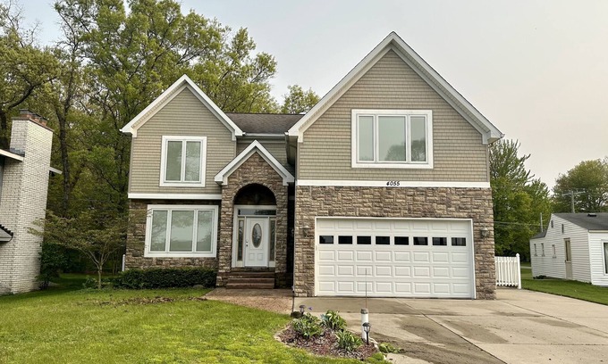 Caseville Casa | Smack dab in the middle with a private community beach!