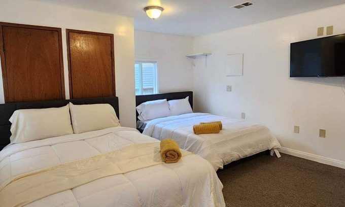 Midway City Casa | Small 2 Bedroom House Near Disney