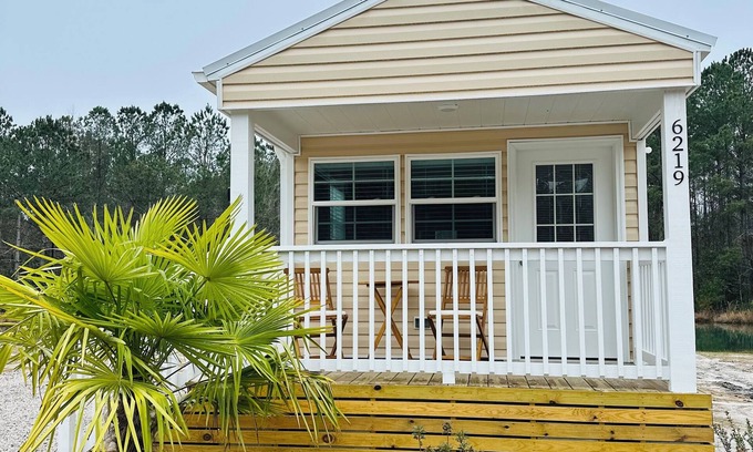 Ocean Isle Beach Casa | Pequeña y hermosa casa a 13 minutos de la playa, con todo lo que necesitas.