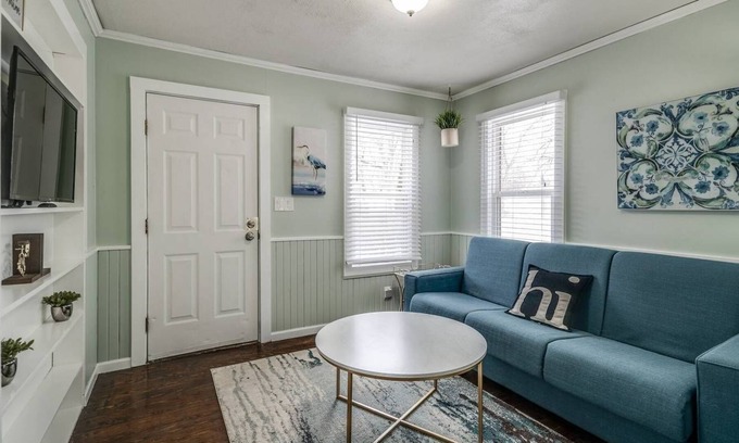 Pontiac Cabaña | Cute and affordable Beverly
