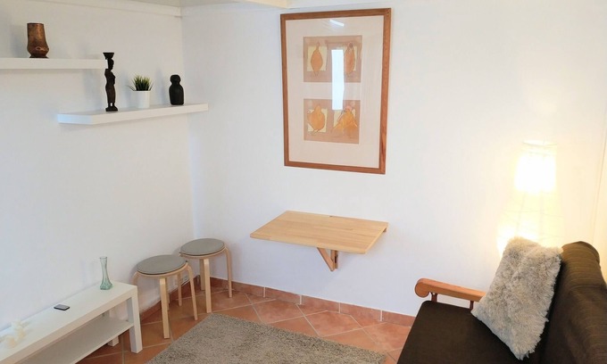 Castillo del Romeral Apartamento | Small apartment by the sea in a fishing village