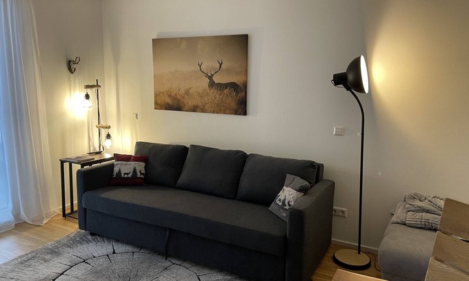 Villingen-Schwenningen Apartamento | Little Black Forest bliss with balcony, kitchen, elevator and garage