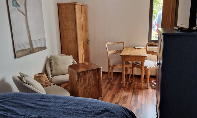 Striesen Casa | Pequeña pero encantadora habitación doble con terraza y jardín compartidos y Wi-Fi