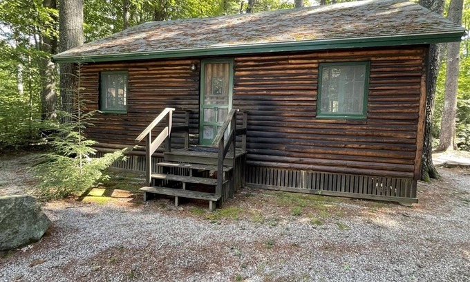 Standish Cabina | SMALL CABIN NEAR SEBAGO LAKE. SATURDAY TO SATURDAY RENTAL.