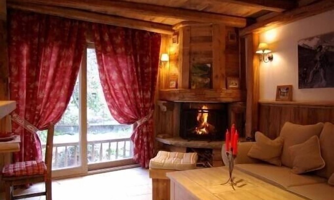 Le Praz Chalet De Esquí | Pequeño chalet con encanto en madera vieja, ambiente de montaña y cálido garantizado