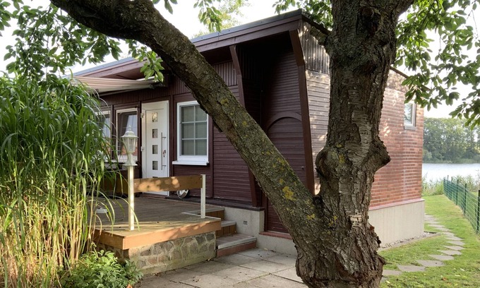 Jesendorf Apartamento | Small, cozy bungalow with a lake plot and a private jetty
