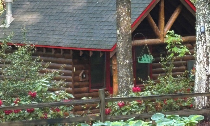 Clayton Casa | Small cozy log cabin sleeps two, where nature abounds near the Tallulah River